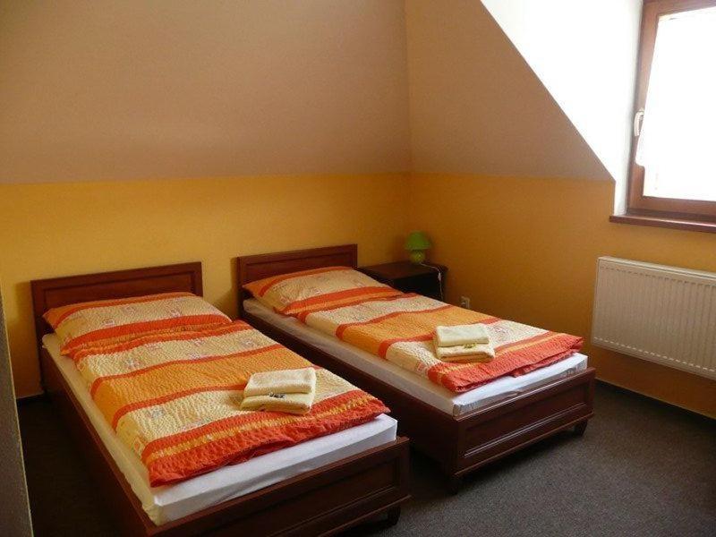 Двухместный (Стандартный номер с 2 односпальными кроватями и диваном) гостевого дома Guest House Penzión Milka, Попрад