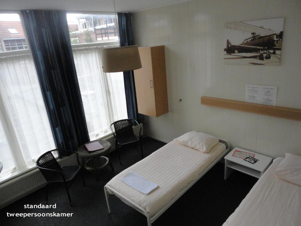Двухместный (Бюджетный двухместный номер с 1 кроватью и общей ванной комнатой) отеля Hotel 't Anker, Гронинген