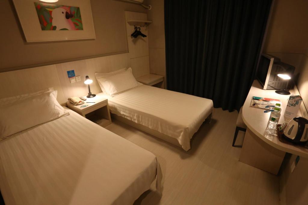 Двухместный (Двухместный номер А с 2 отдельными кроватями) отеля Jinjiang Inn Wuhu Fangte, Уху