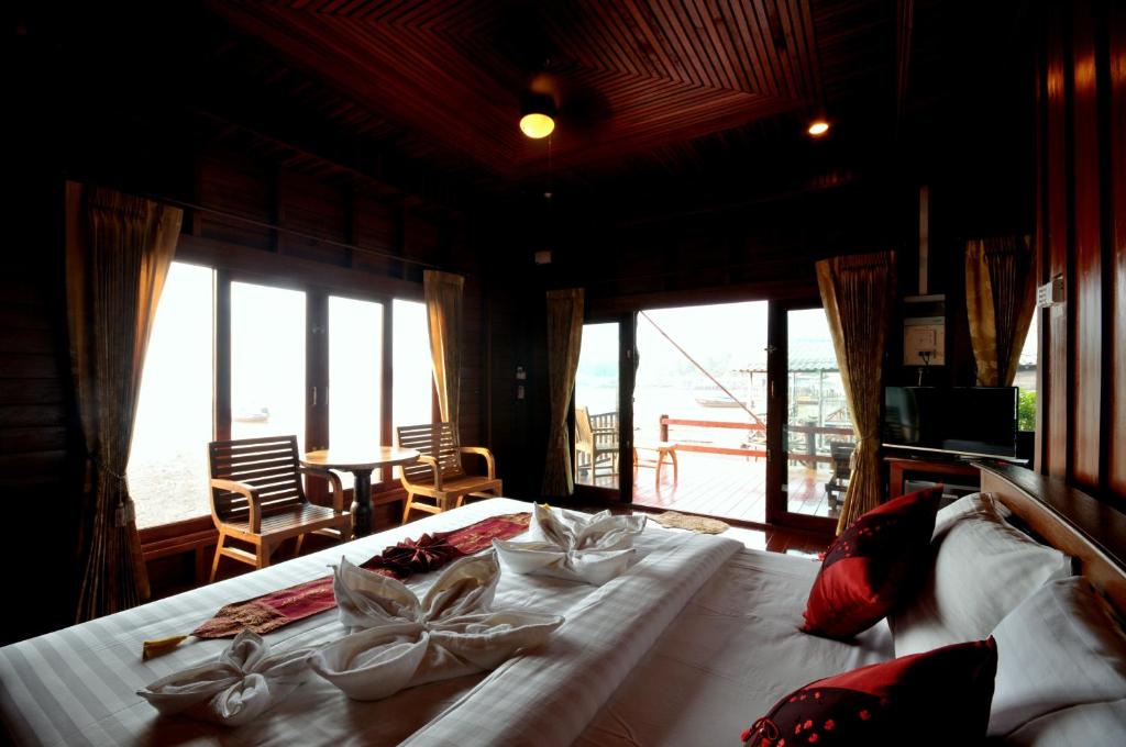 Двухместный (Двухместный номер Делюкс с 1 кроватью и балконом, вид на море) отеля Fresh House, Ко Ланта