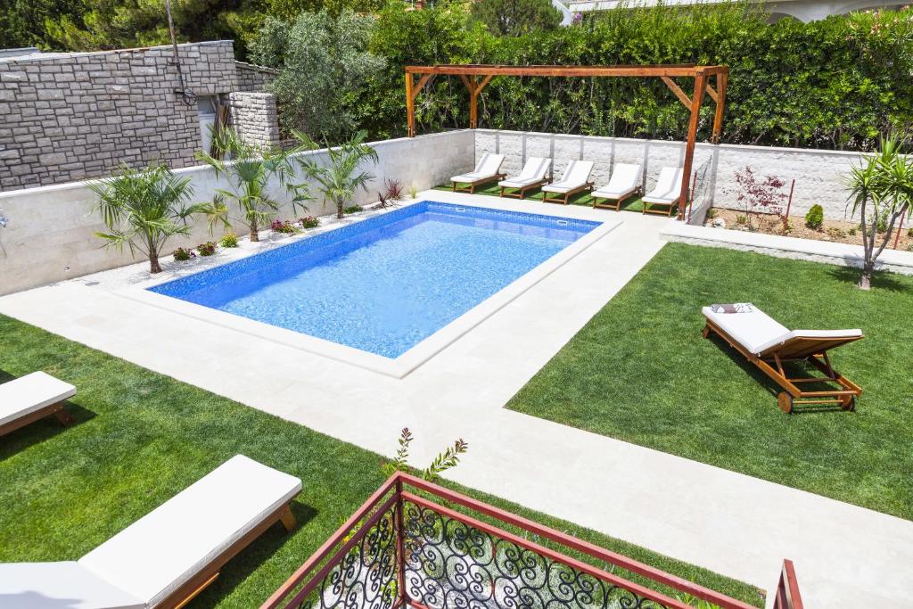 Villa Mediterranea with pool, Бол