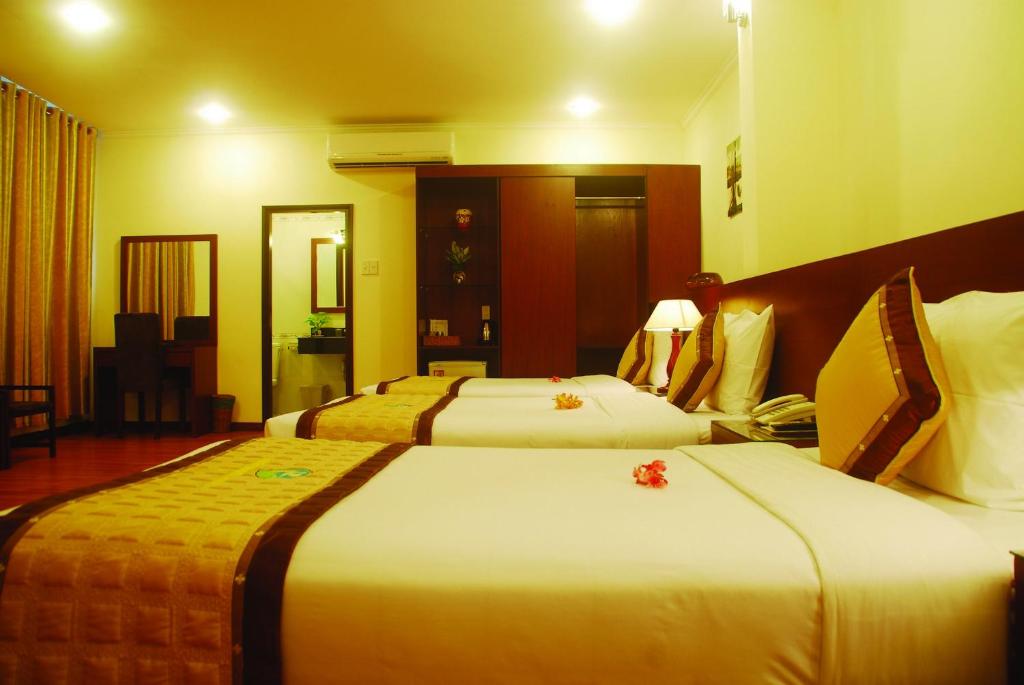 Трехместный (Трехместный номер Делюкс) отеля Hau Giang Hotel, Кантхо