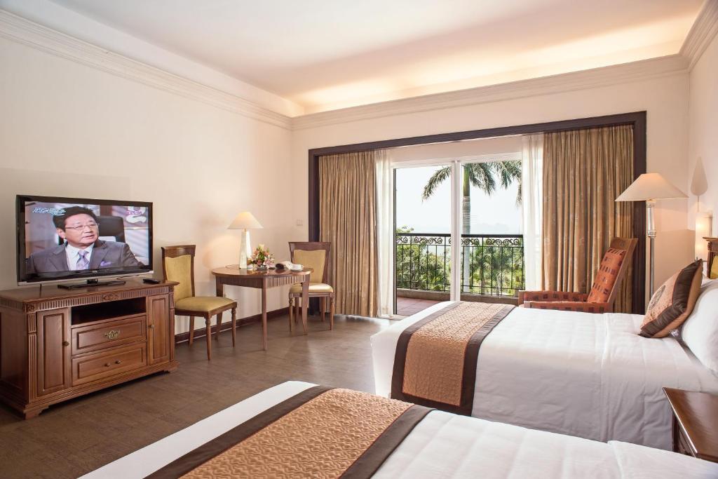 Двухместный (Двухместный номер Делюкс с 2 отдельными кроватями и видом на море) отеля Royal Villas Halong, Халонг