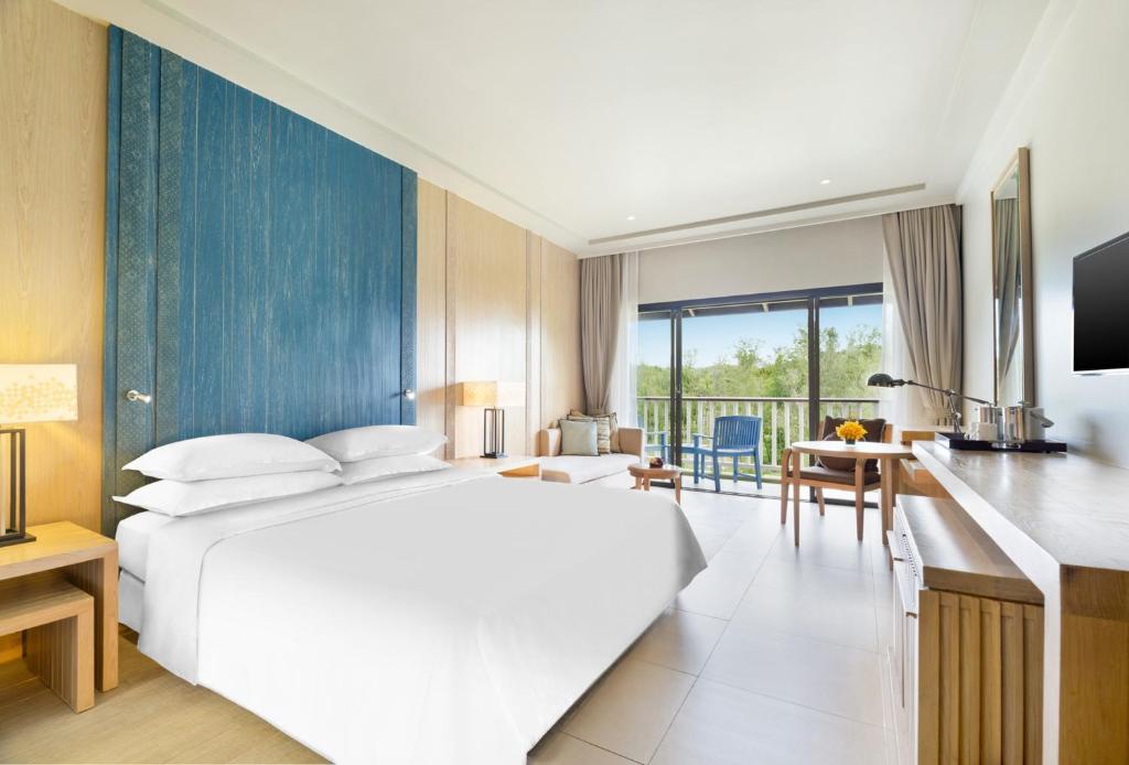 Двухместный (Номер Делюкс с кроватью размера «king-size») курортного отеля Dusit Thani Krabi Beach Resort, Краби