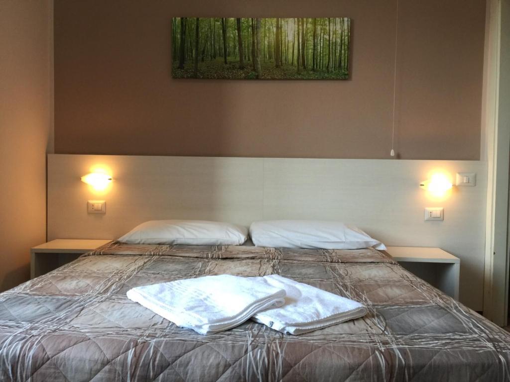 Двухместный (Двухместный номер с 1 кроватью или 2 отдельными кроватями и ванной комнатой) отеля Hotel Kennedy, Милан