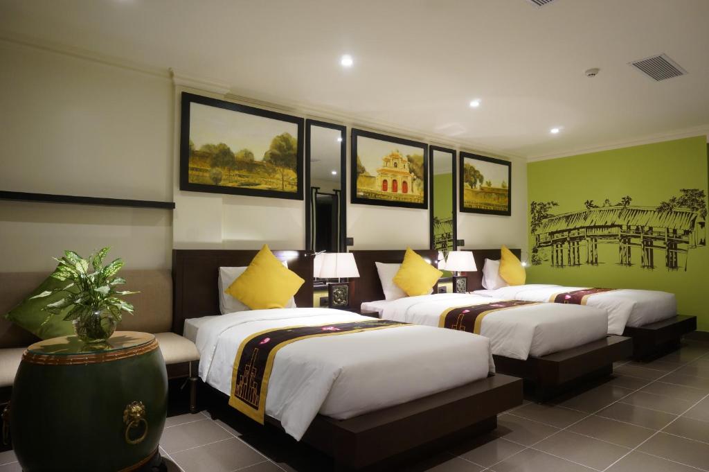 Трехместный (Улучшенный трехместный номер) отеля Villa Hue Hotel, Хюэ