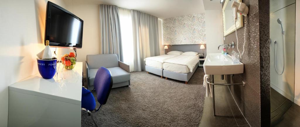 Двухместный (Стандартный двухместный номер с 1 кроватью или 2 отдельными кроватями) апартамента Hotel Jona, Подстрана