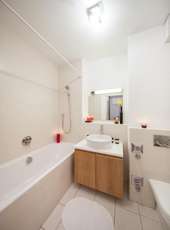 Апартаменты (Апартаменты с 2 спальнями и балконом), Quality Point Apartments