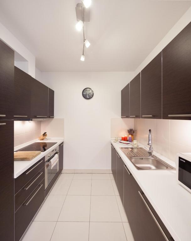 Апартаменты (Апартаменты с 2 спальнями и балконом), Quality Point Apartments