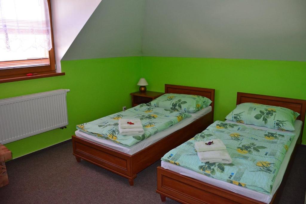 Двухместный (Стандартный номер с 2 односпальными кроватями и диваном) гостевого дома Guest House Penzión Milka, Попрад