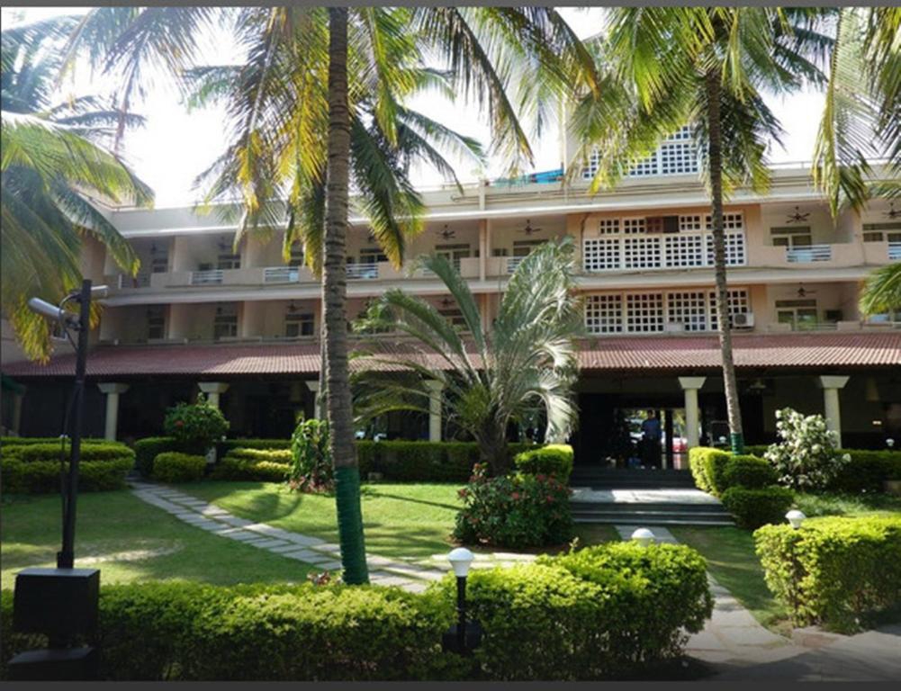 Royal Orchid Resort & Convention Centre, Бангалор