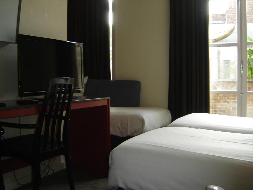 Трехместный (Небольшой трехместный номер) отеля Hotel Koffieboontje, Брюгге