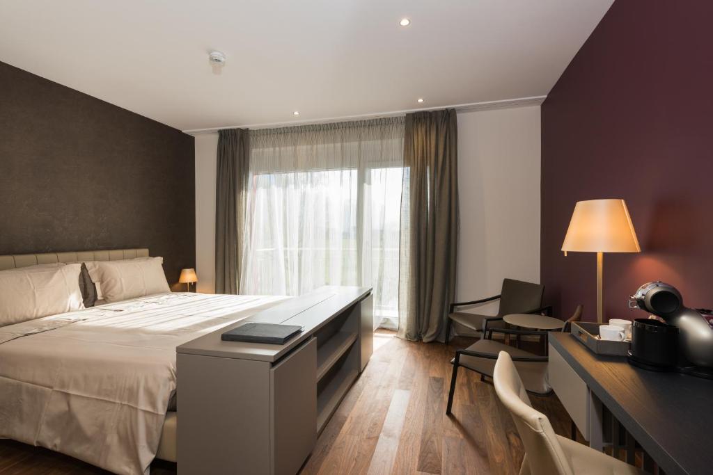 Двухместный (Улучшенный двухместный номер с 1 кроватью и балконом) отеля Hotel Du Nord, Интерлакен