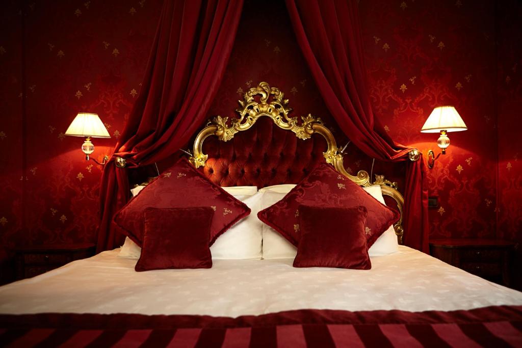 Двухместный (Улучшенный двухместный номер с 1 кроватью или 2 отдельными кроватями) отеля Palazzo Paruta, Венеция