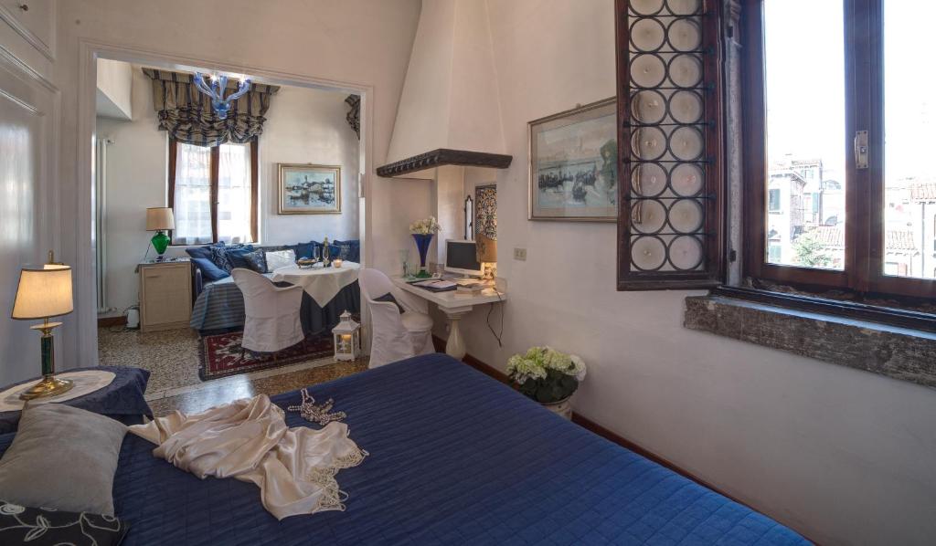 Двухместный (Улучшенный двухместный номер с 1 кроватью) отеля Ca' della Corte, Венеция