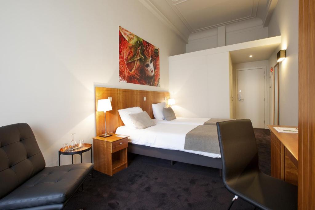 Двухместный (Стандартный двухместный номер с 1 кроватью или 2 отдельными кроватями и душем) отеля Theater Hotel Leuven Centrum, Левен