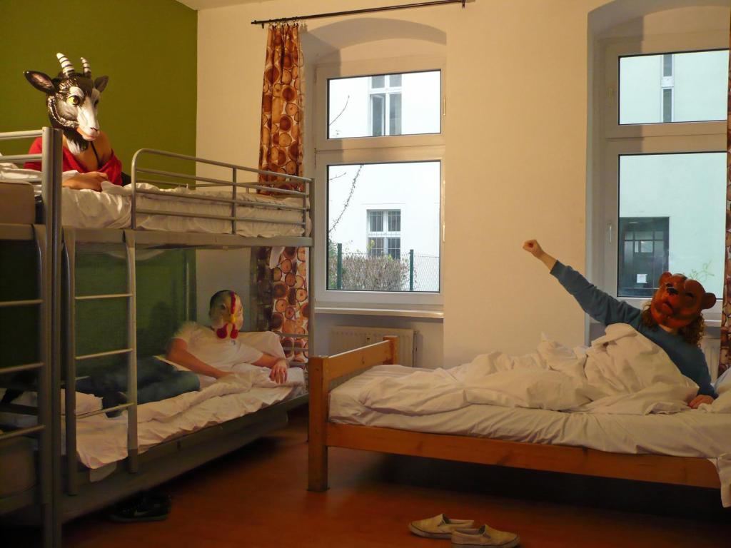 Номер (Кровать в общем номере для мужчин и женщин с 5 кроватями.) хостела Lette'm Sleep Berlin, Берлин
