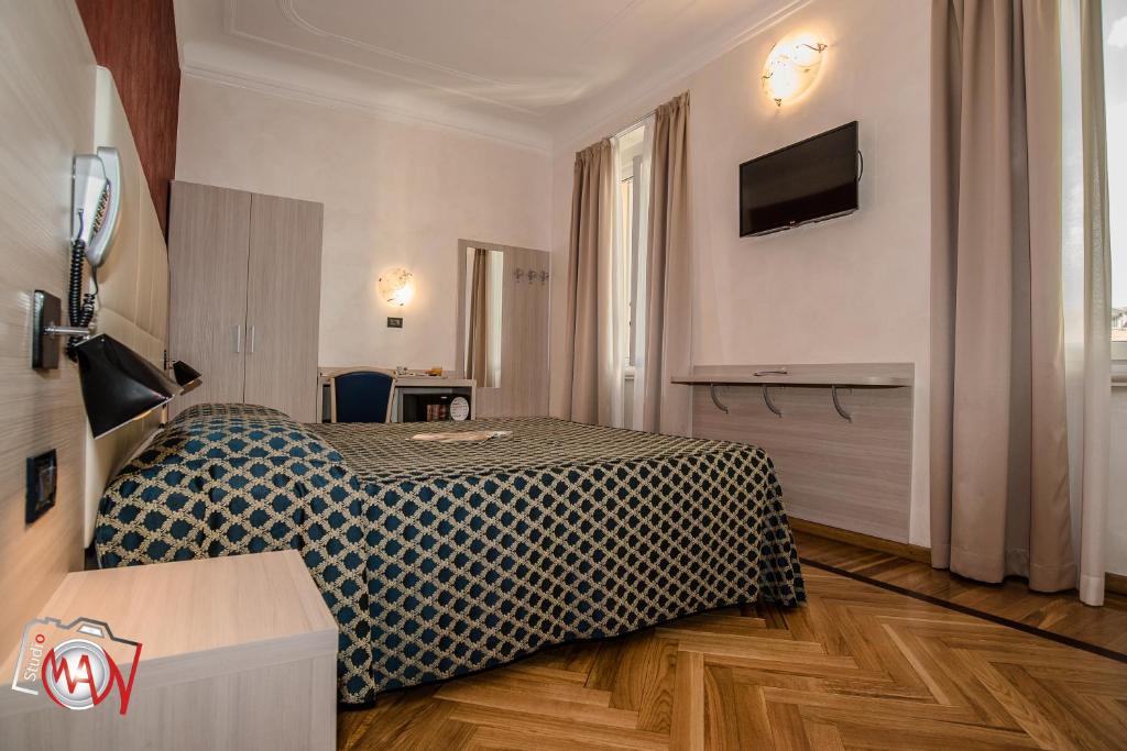 Двухместный (Улучшенный двухместный номер с 1 кроватью или 2 отдельными кроватями) отеля Hotel Panizza, Милан
