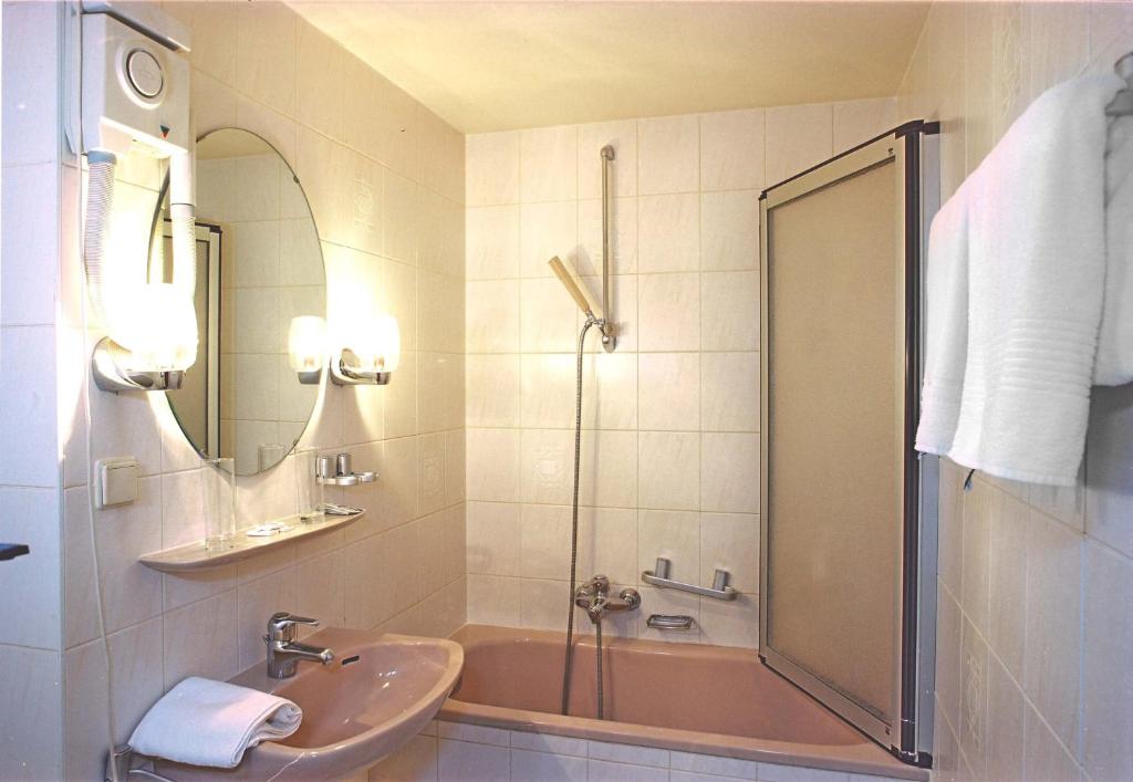 Двухместный (Двухместный номер с 2 отдельными кроватями) отеля Hotel L'auberge Du Souverain, Брюссель