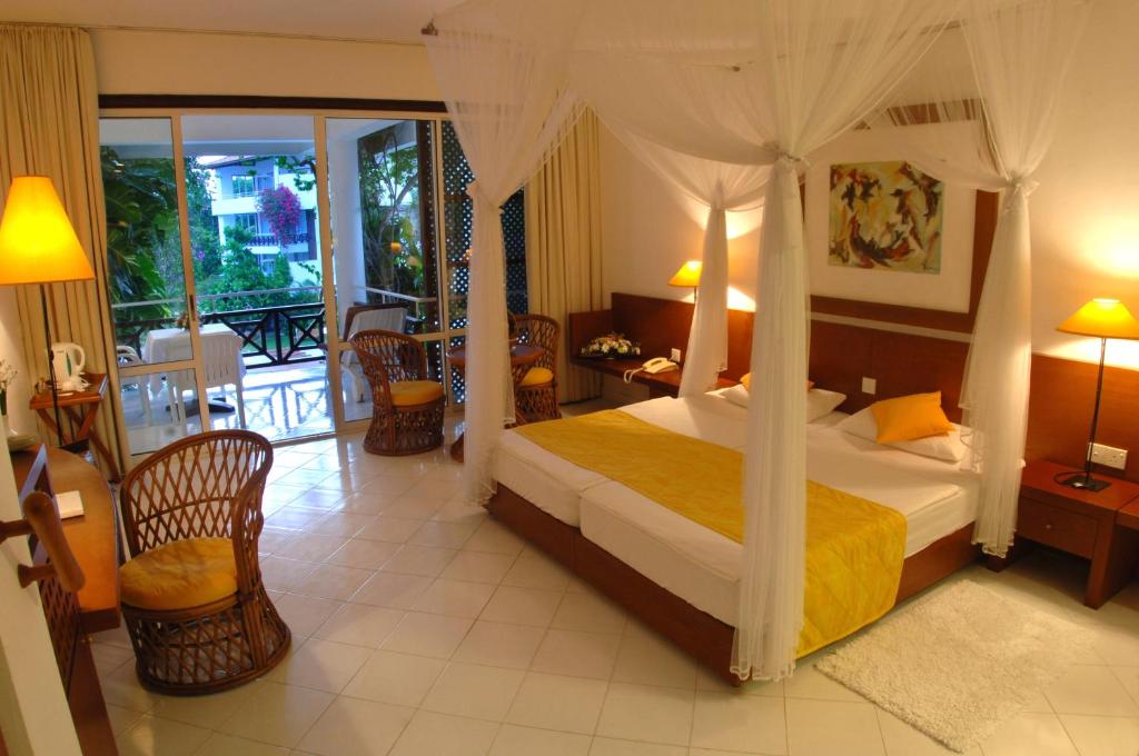 Двухместный (Номер Superior Zimmer — «все включено») курортного отеля Lanka Princess All Inclusive Hotel, Бентота