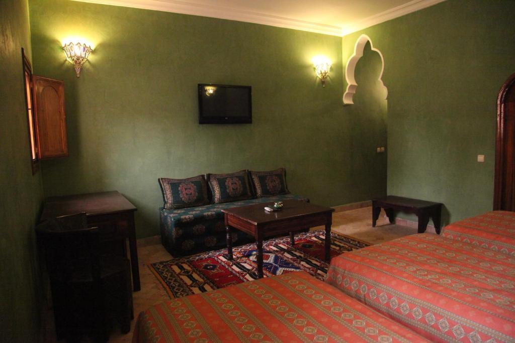 Трехместный (Трехместный номер) отеля Hotel Kasbah Azalay, Мхамид