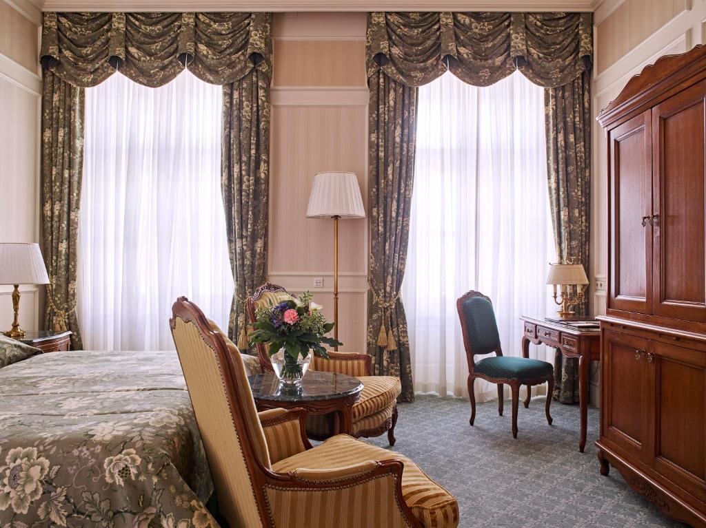 Двухместный (Двухместный номер Делюкс с 1 кроватью или 2 отдельными кроватями, вид на город) отеля Grand Hotel Wien, Вена