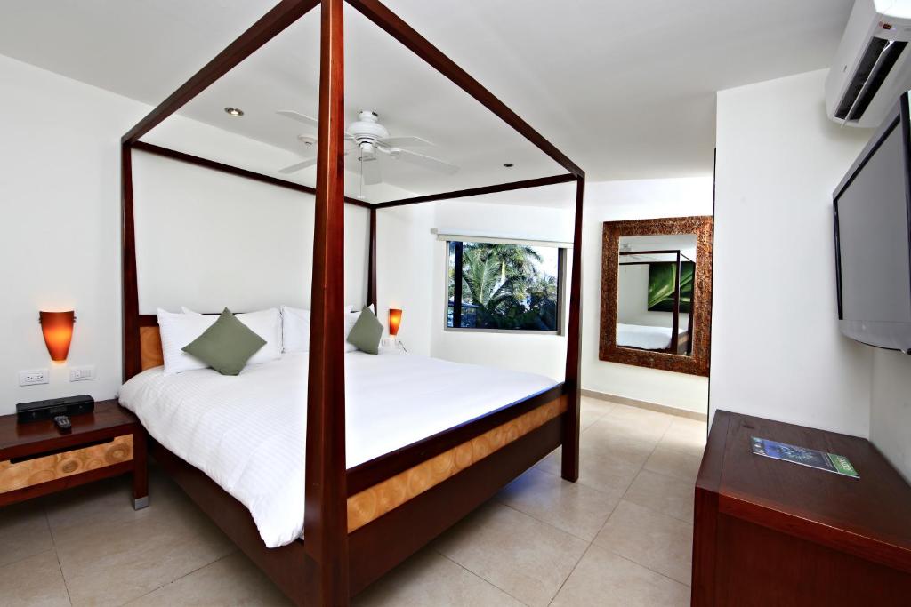 Двухместный (Люкс Royal Elite с 1 спальней (для 2 взрослых)) курортного отеля Sandos Caracol Eco Resort All Inclusive, Плая-дель-Кармен