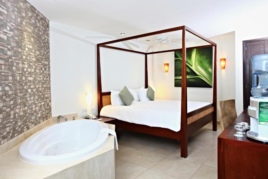 Двухместный (Пентхаус Royal Elite (для 2 взрослых и 2 детей)) курортного отеля Sandos Caracol Eco Resort All Inclusive, Плая-дель-Кармен