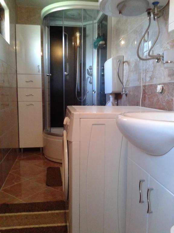 Двухместный (Двухместный номер с 1 кроватью и общей ванной комнатой) гостевого дома Apartmani Sobe Sljivancanin, Жабляк