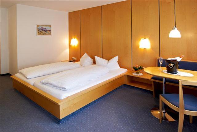 Двухместный (Двухместный номер с 1 кроватью, балконом или террасой) отеля Hotel Silvretta, Партенен