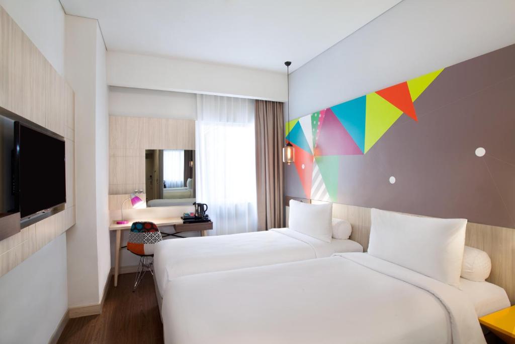 Двухместный (Улучшенный двухместный номер с 2 отдельными кроватями) отеля Ibis Styles Jakarta Sunter, Джакарта