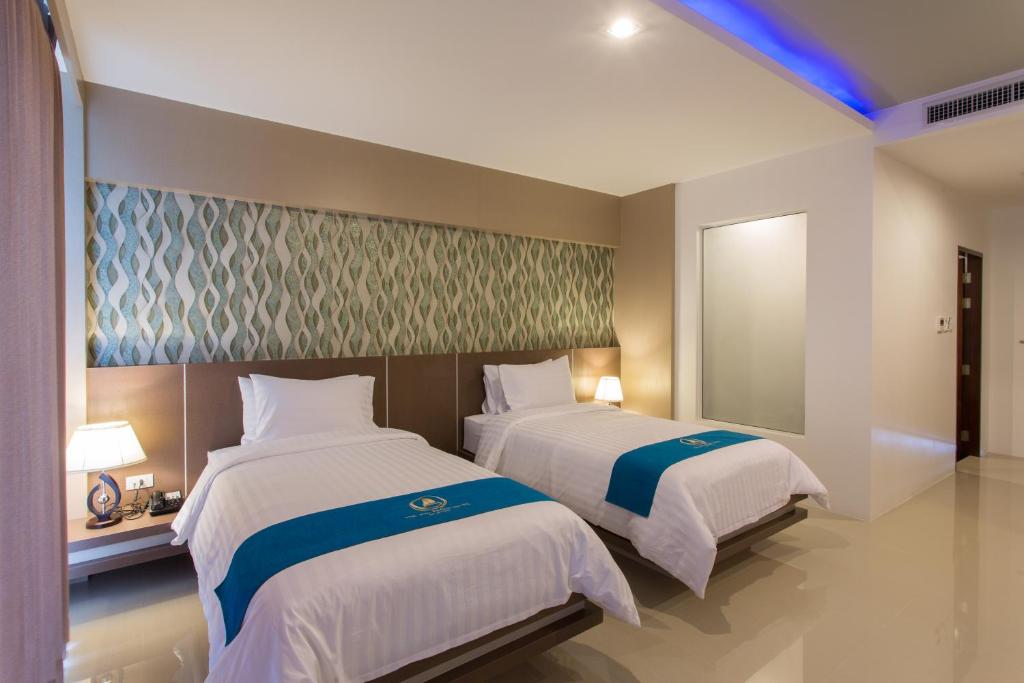 Двухместный (Улучшенный двухместный номер с 1 кроватью или 2 отдельными кроватями, вид на бассейн) отеля The Phu Beach Hotel, Краби