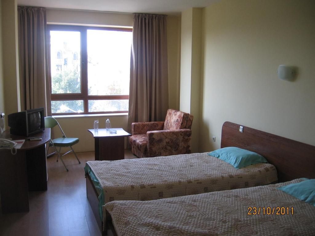 Двухместный (Двухместный номер с 1 кроватью (для 2 взрослых и 1 ребенка)) отеля Hotel Elica, Варна (Северо-Восточная Болгария)