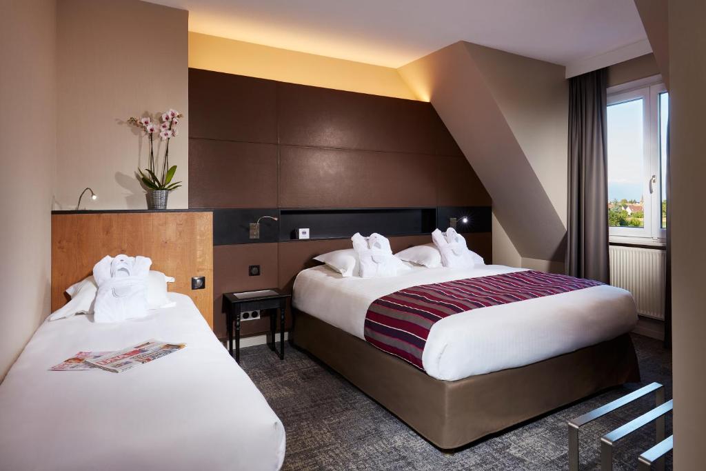 Трехместный (Triple Room Privilège) отеля Hotel L'Europe, Кольмар
