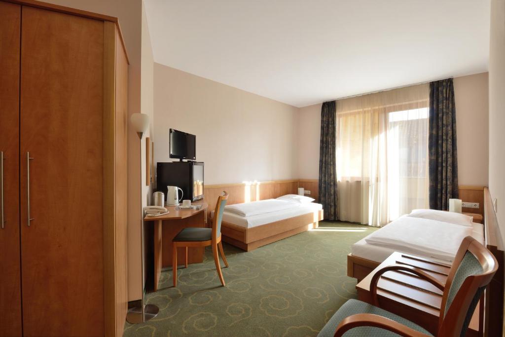 Двухместный (Стандартный двухместный номер с 2 отдельными кроватями) отеля Semiramis Business Hotel, Сольнок