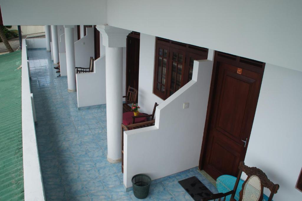 Двухместный (Двухместный номер Делюкс с 1 кроватью и балконом, вид на море) отеля Ritas Hotel, Хиккадува