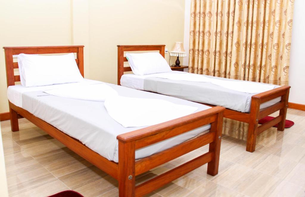 Двухместный (Двухместный номер Делюкс с 2 отдельными кроватями) отеля Hotel Nilketha, Тисамахарама