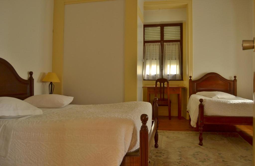Двухместный (Двухместный номер с 1 кроватью и балконом (для 3 взрослых)) гостевого дома Residencial Antunes, Коимбра