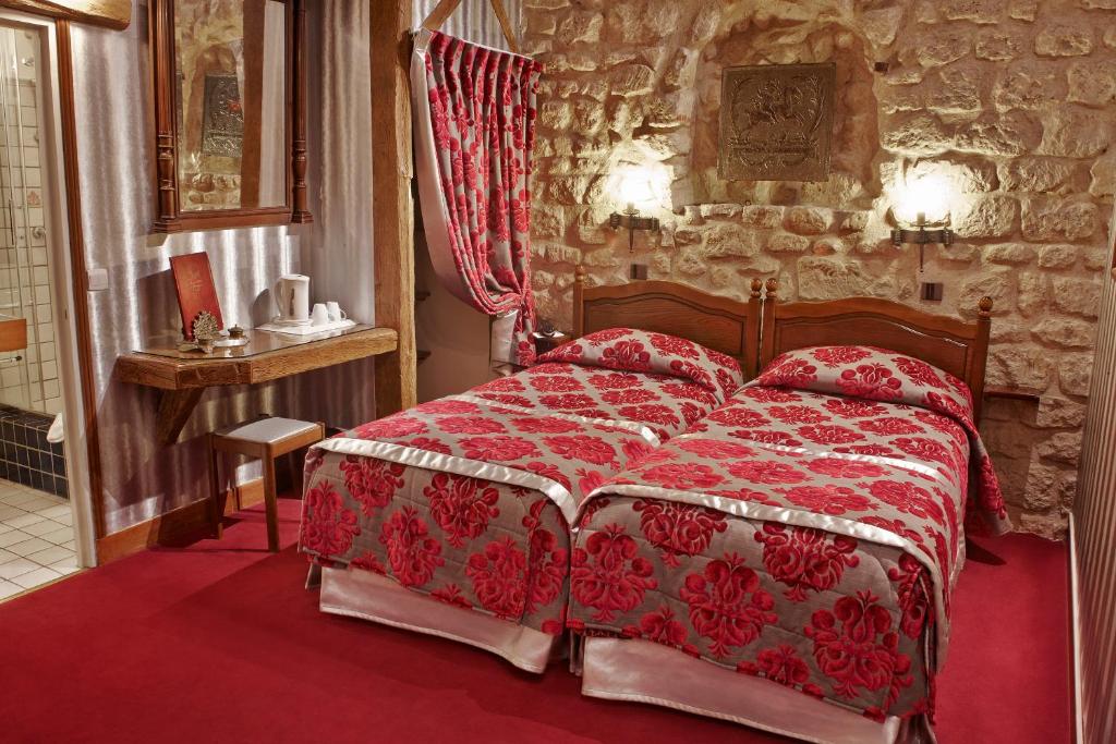 Двухместный (Улучшенный двухместный номер с 1 кроватью или 2 отдельными кроватями) отеля Grand Hôtel Dechampaigne, Париж