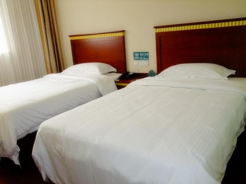 Двухместный (Стандартный двухместный номер с 2 отдельными кроватями) отеля GreenTree Inn AnHui BengBu HuaiHe Road Walking Street Business Hotel, Бэнбу