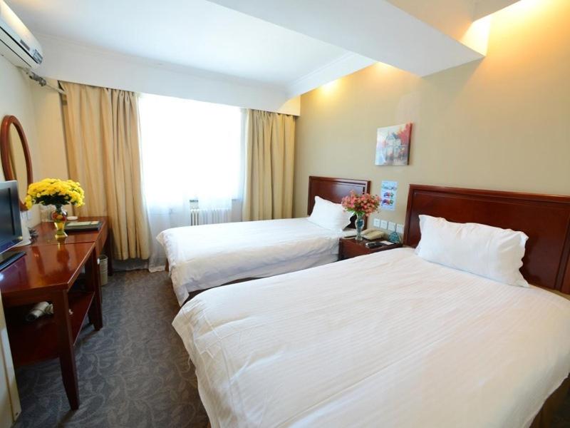 Двухместный (Стандартный двухместный номер с 2 отдельными кроватями без окна) отеля GreenTree Inn Suzhou, Сучжоу
