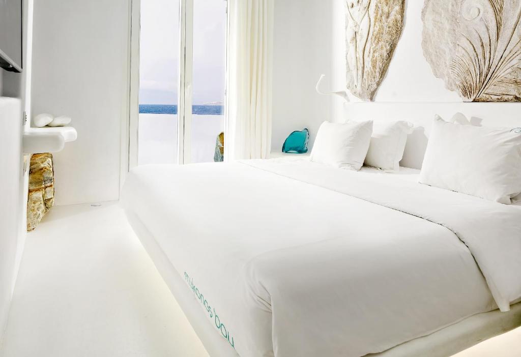 Сьюит (Улучшенный фирменный люкс с 2 спальнями, собственным бассейном и видом на море) отеля Mykonos Bay Hotel, Миконос