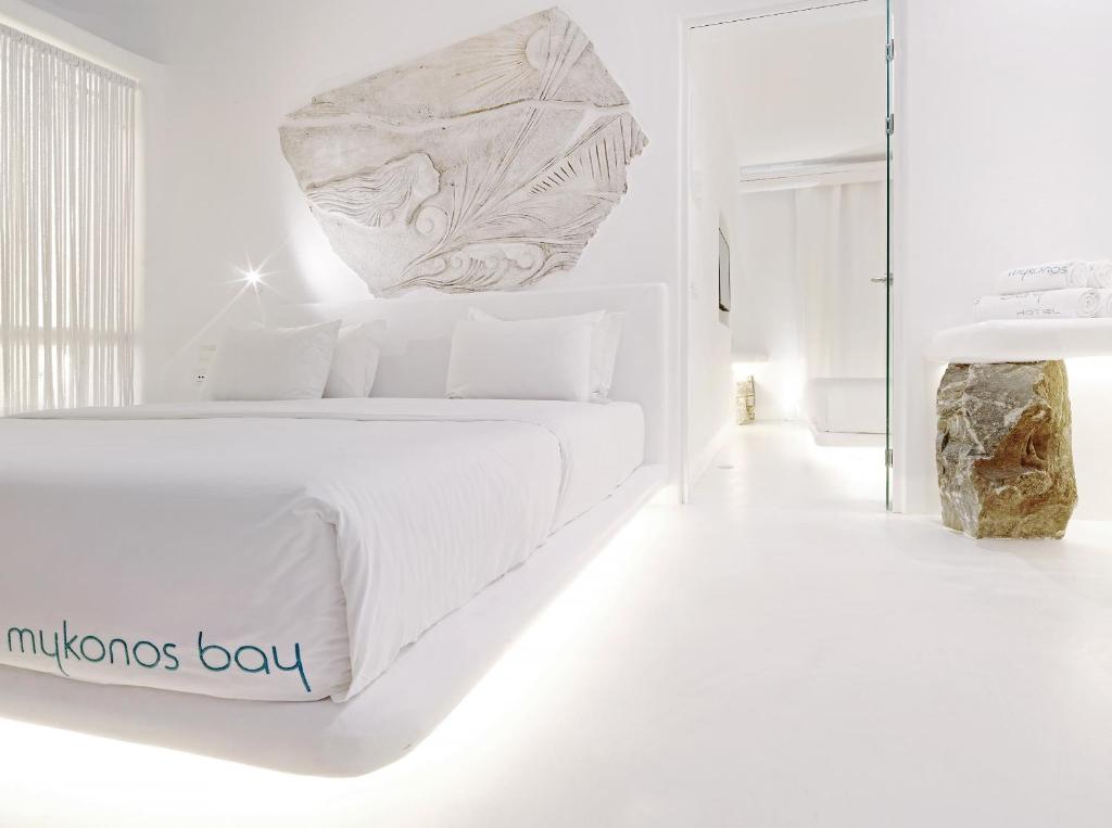 Семейный (Улучшенный люкс с 2 спальнями и видом на море) отеля Mykonos Bay Hotel, Миконос