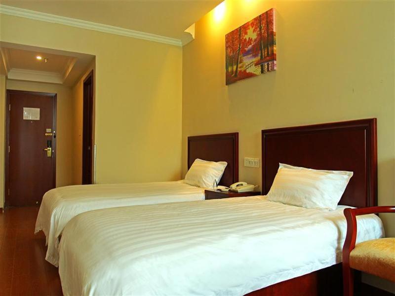 Двухместный (Двухместный номер с 2 отдельными кроватями и окном) отеля GreenTree Inn Shanxi Xi’an West Gate Express Hotel, Сиань