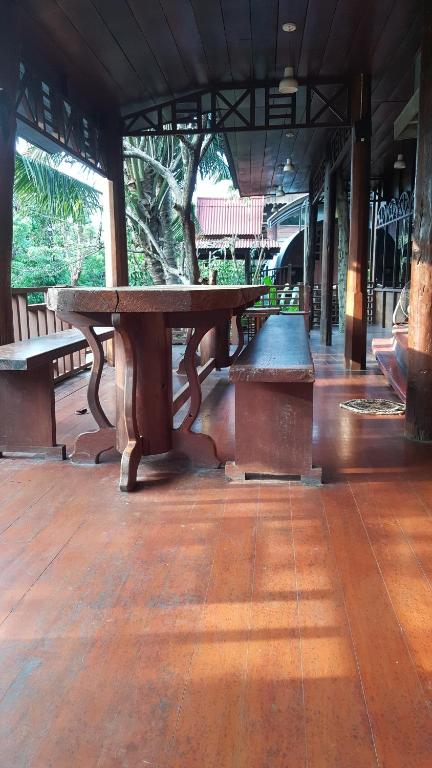 Трехместный (Трехместный номер) курортного отеля Ruean Mai Chai Khlong, Ампхава