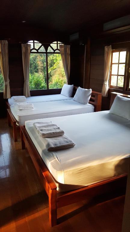 Четырехместный (Quadruple Room - Rueanrue 4) курортного отеля Ruean Mai Chai Khlong, Ампхава