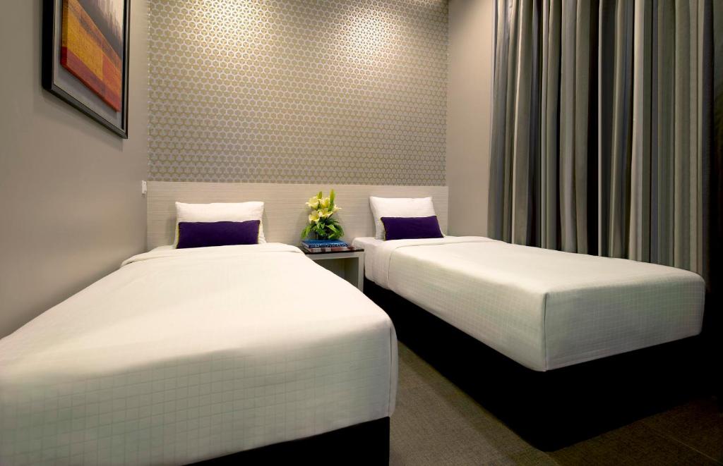 Двухместный (Улучшенный двухместный номер с 2 отдельными кроватями) отеля V Hotel Bencoolen, Сингапур (город)