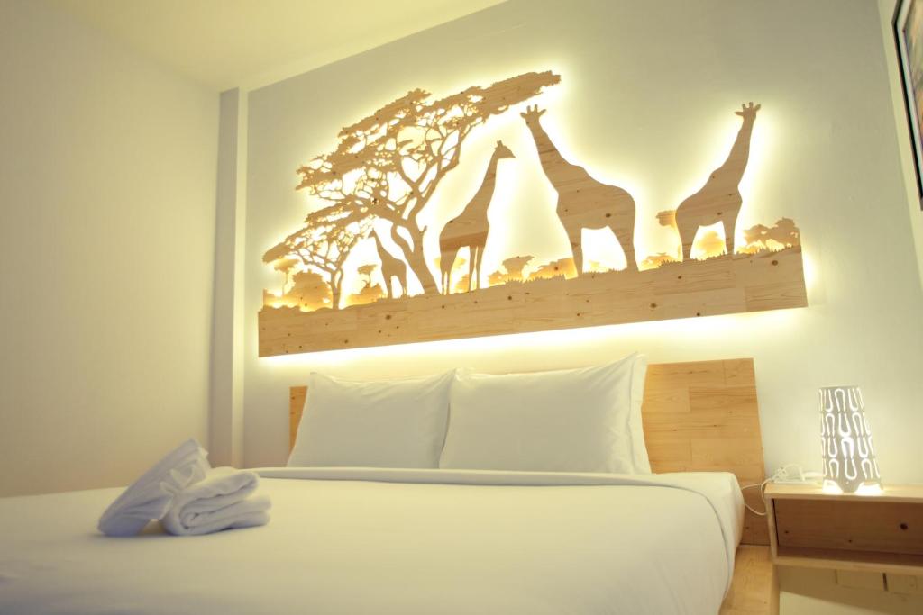 Двухместный (Улучшенный номер с кроватью размера «king-size») отеля My Room By Sermsub, Сакэу