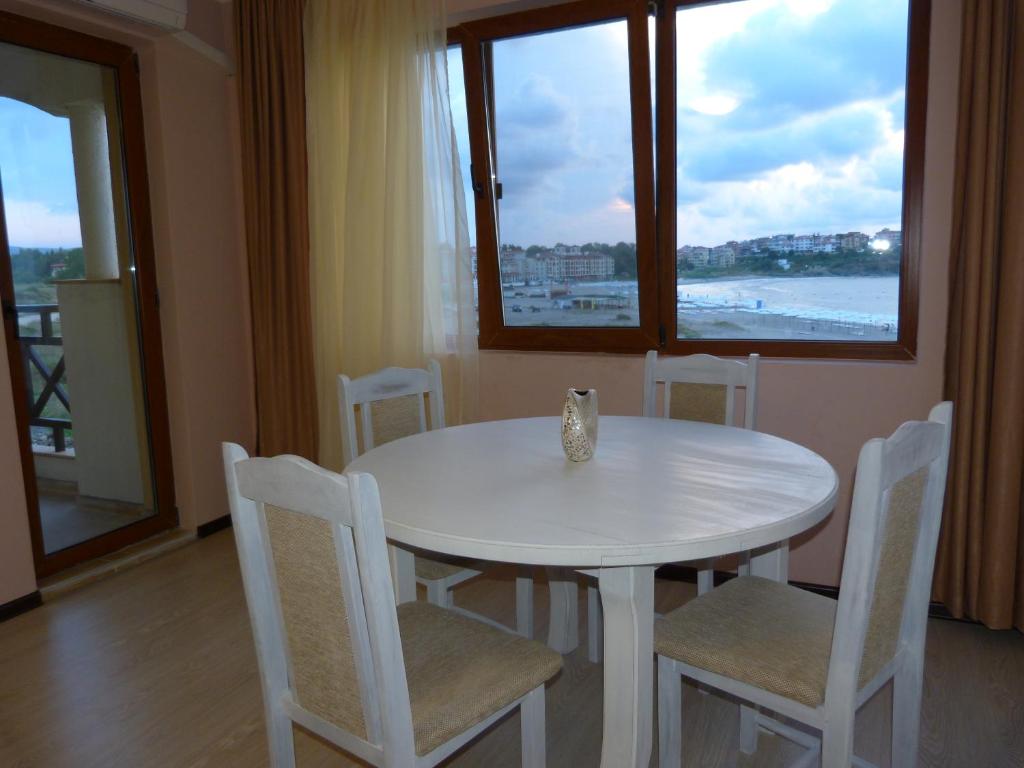 Апартаменты (One-Bedroom Apartment with Balcony and Side Sea  View (2+2)), Toma's Residence- All Inclusive