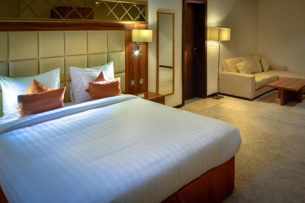 Сьюит (Люкс «Премьер») отеля Golden Ocean Hotel, Доха